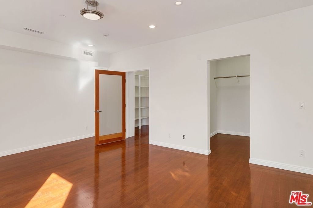 1411 Cloverfield Boulevard - Photo 11