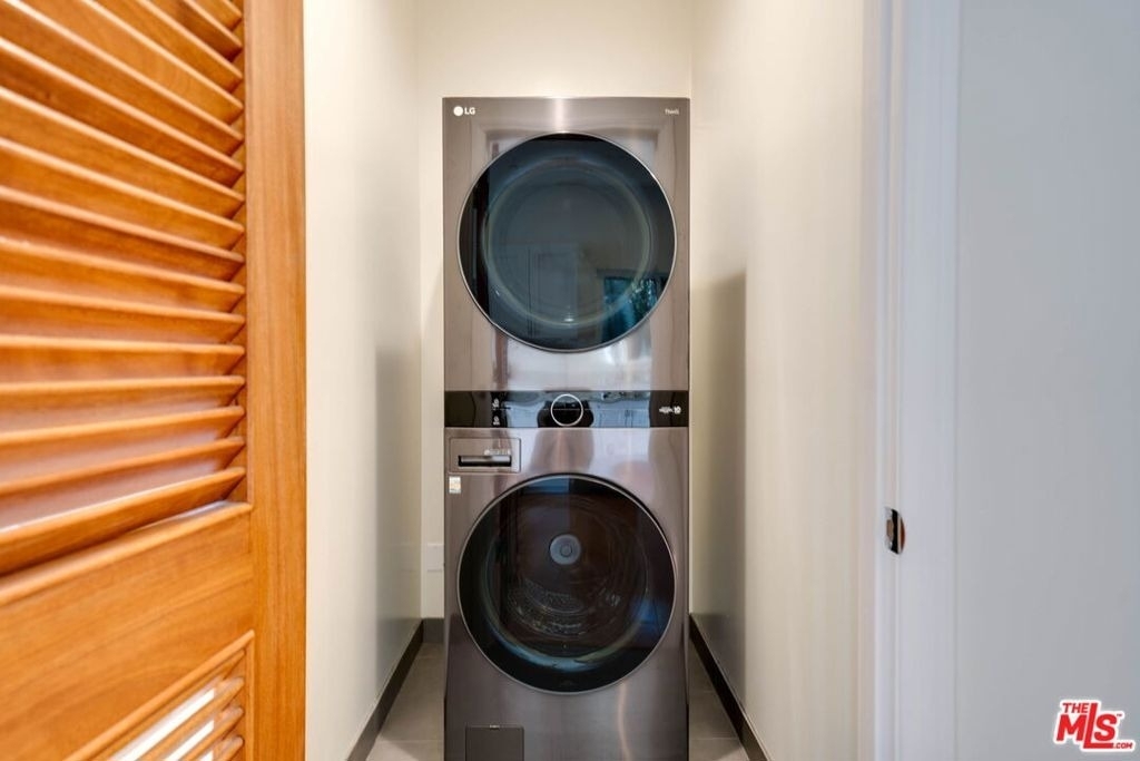 1411 Cloverfield Boulevard - Photo 4