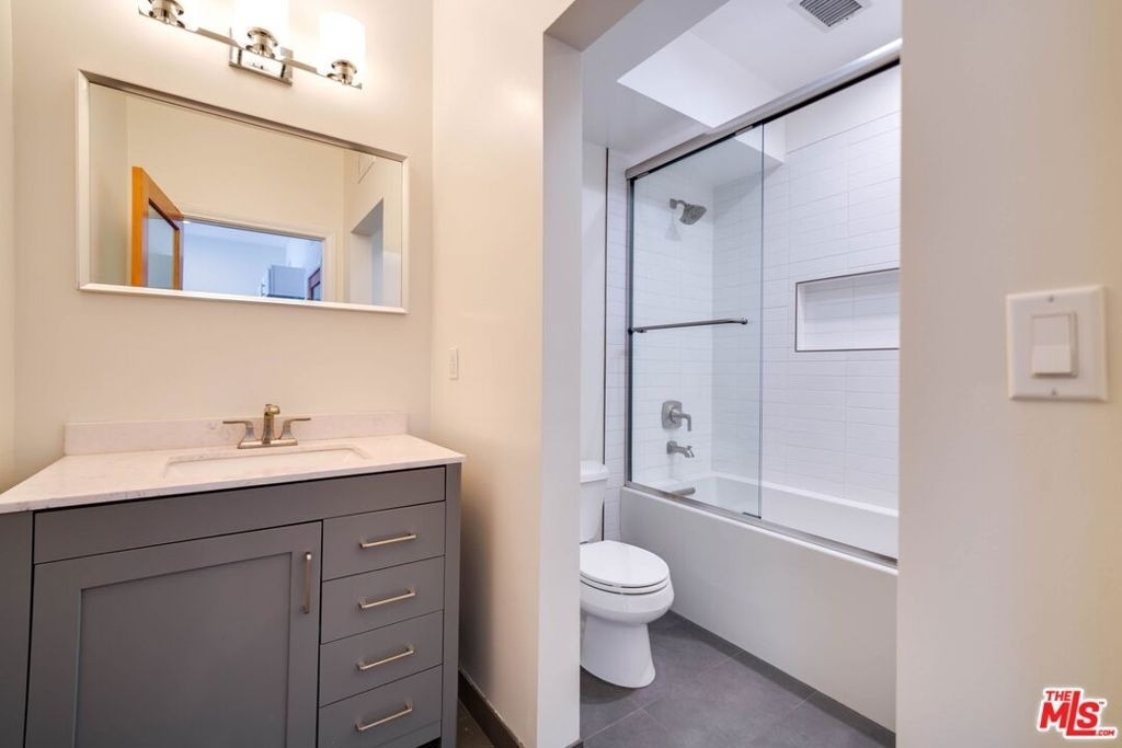 1411 Cloverfield Boulevard - Photo 8