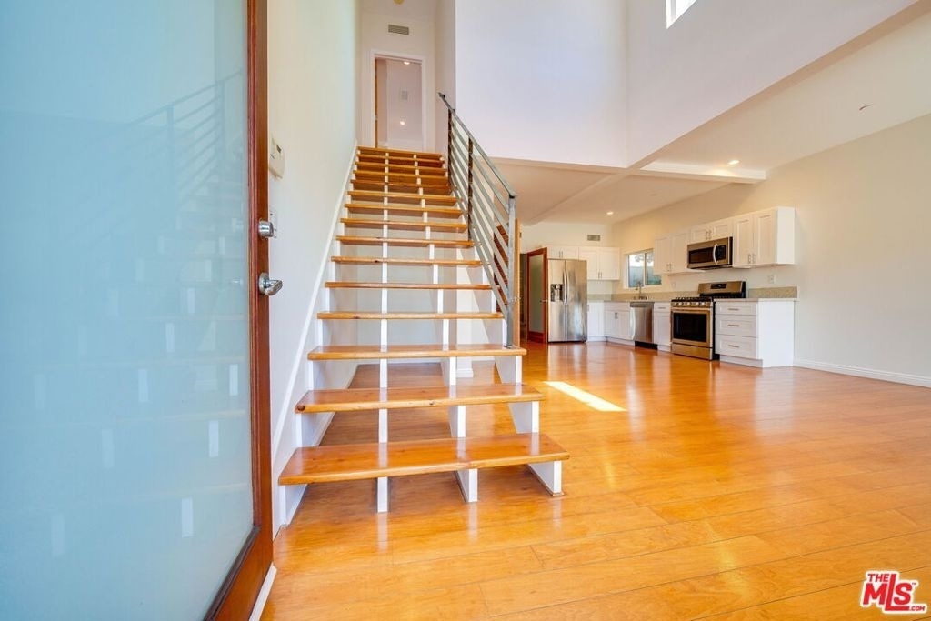 1411 Cloverfield Boulevard - Photo 5