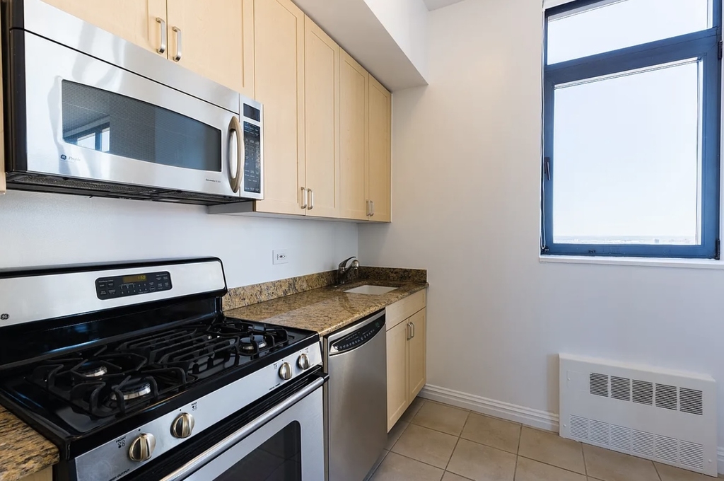 west 48th - Photo 2