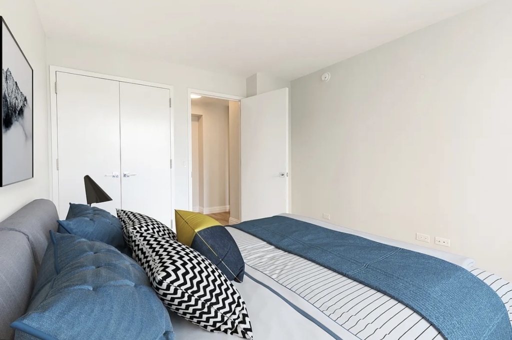 west 48th - Photo 5