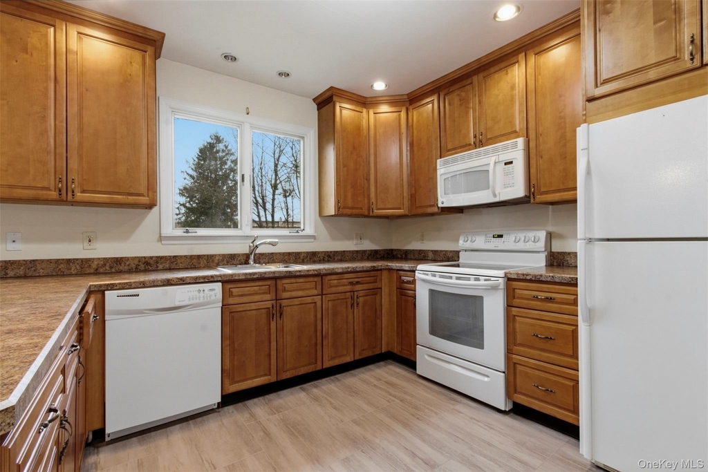 1751 Route 6 - Photo 4