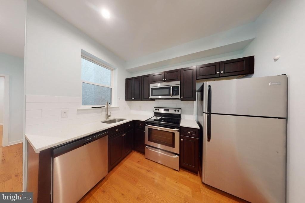 1517 W Seybert Street - Photo 4