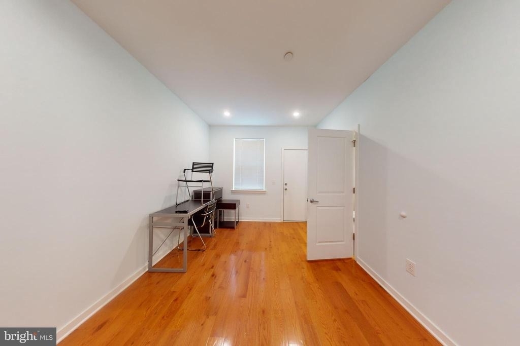 1517 W Seybert Street - Photo 1