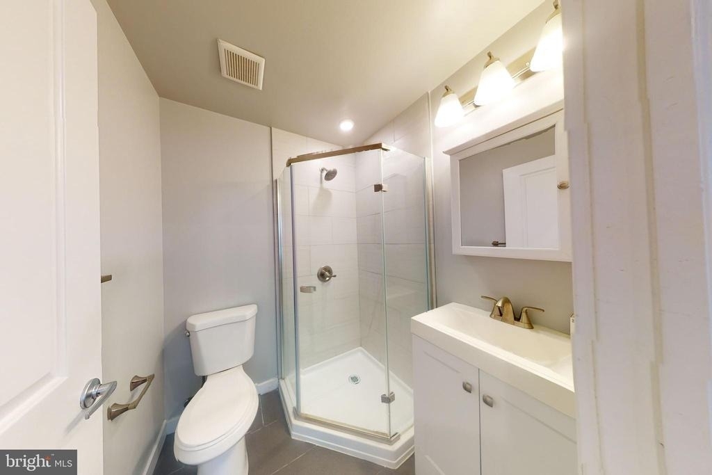 1517 W Seybert Street - Photo 2