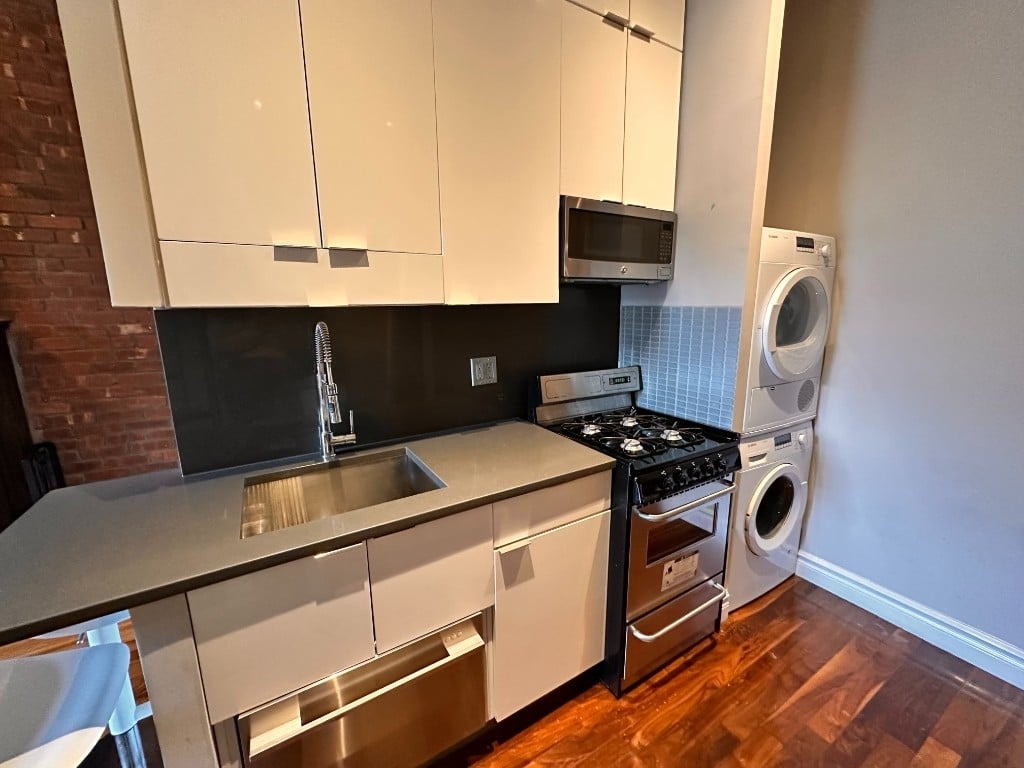 East 75th Street, Unit 5B - Photo 5