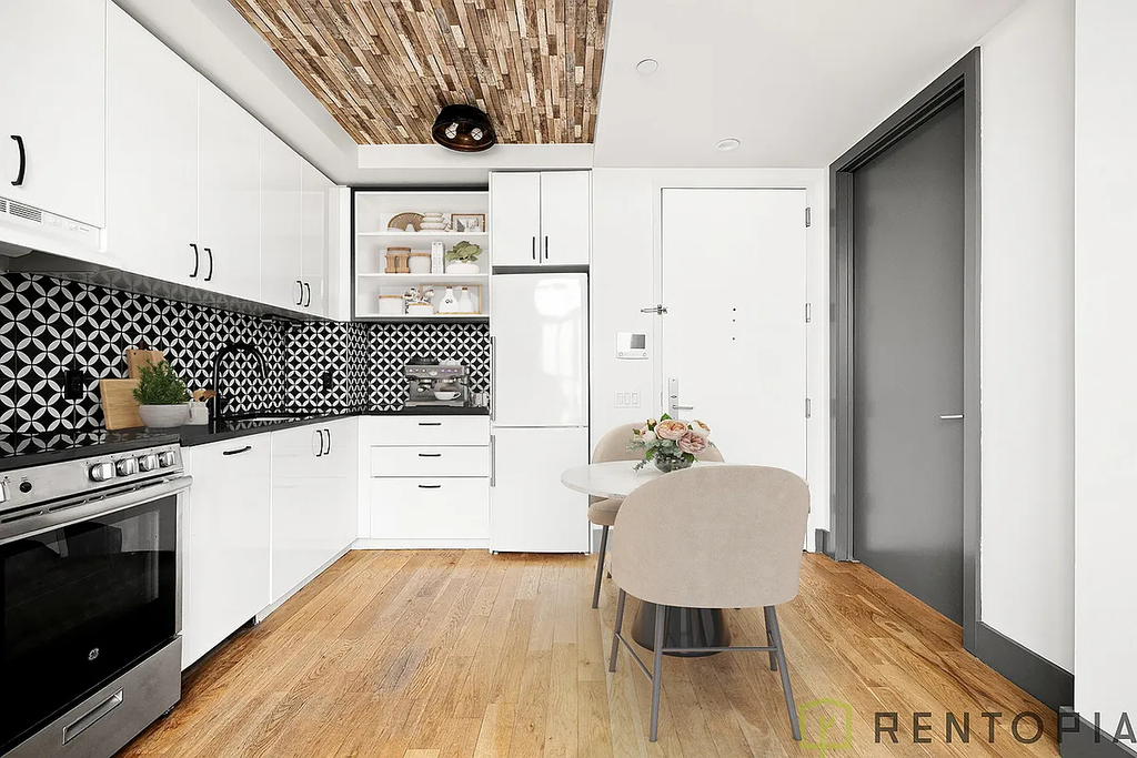 340 Evergreen Avenue - Photo 2