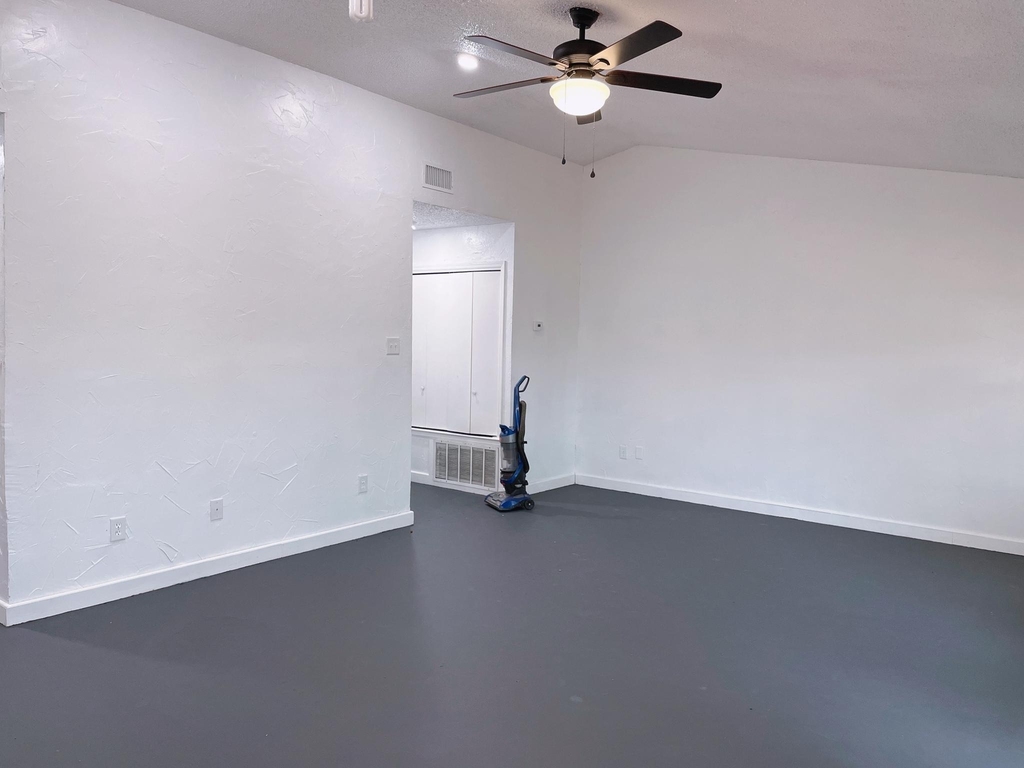 21107 Highland Lake Dr - Photo 2