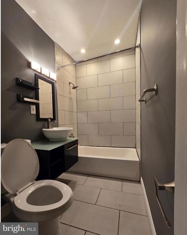 4044 7th Street Ne - Photo 2