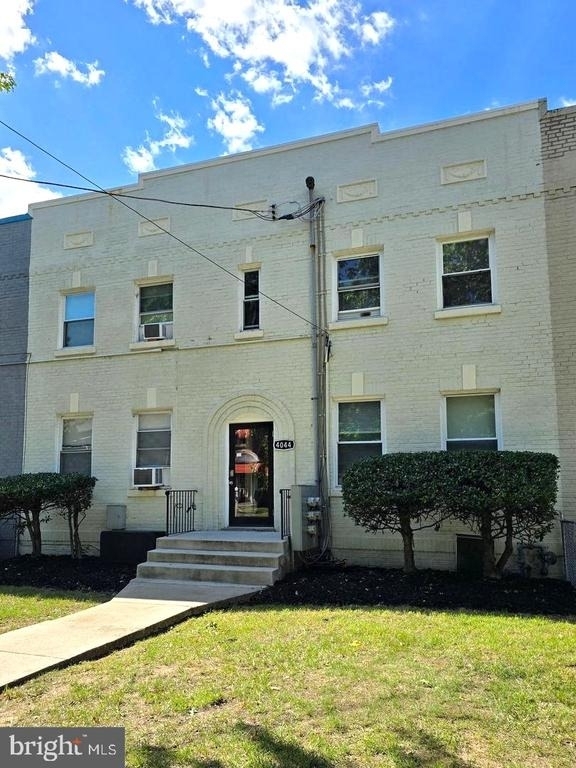 4044 7th Street Ne - Photo 5