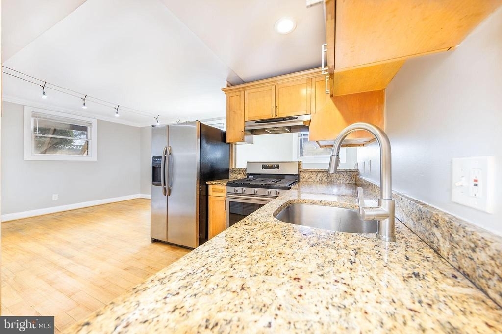300 Oklahoma Avenue Ne - Photo 1
