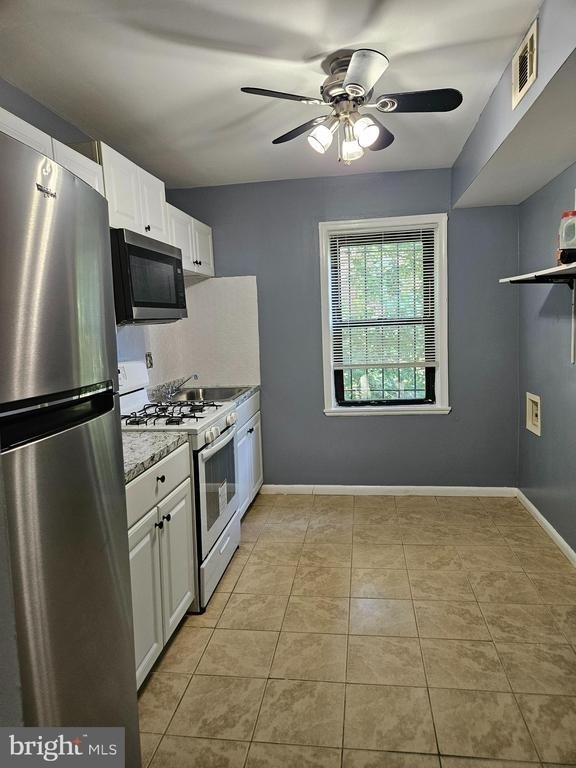 3401 15th Street Se - Photo 3