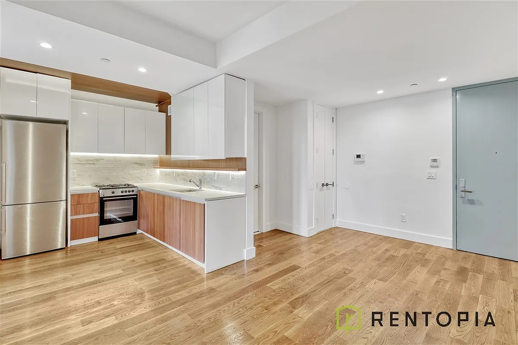 810 Flushing ave - Photo 0