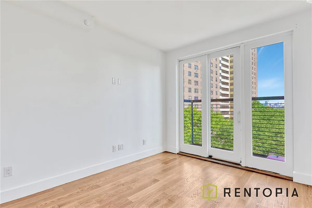 810 Flushing ave - Photo 1