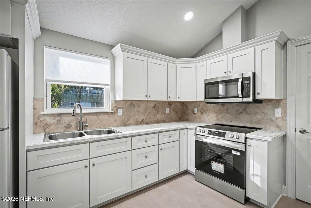 2210 Shepard Street - Photo 13