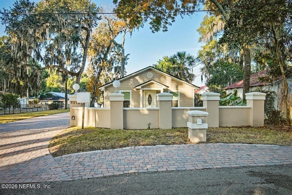 2210 Shepard Street - Photo 2