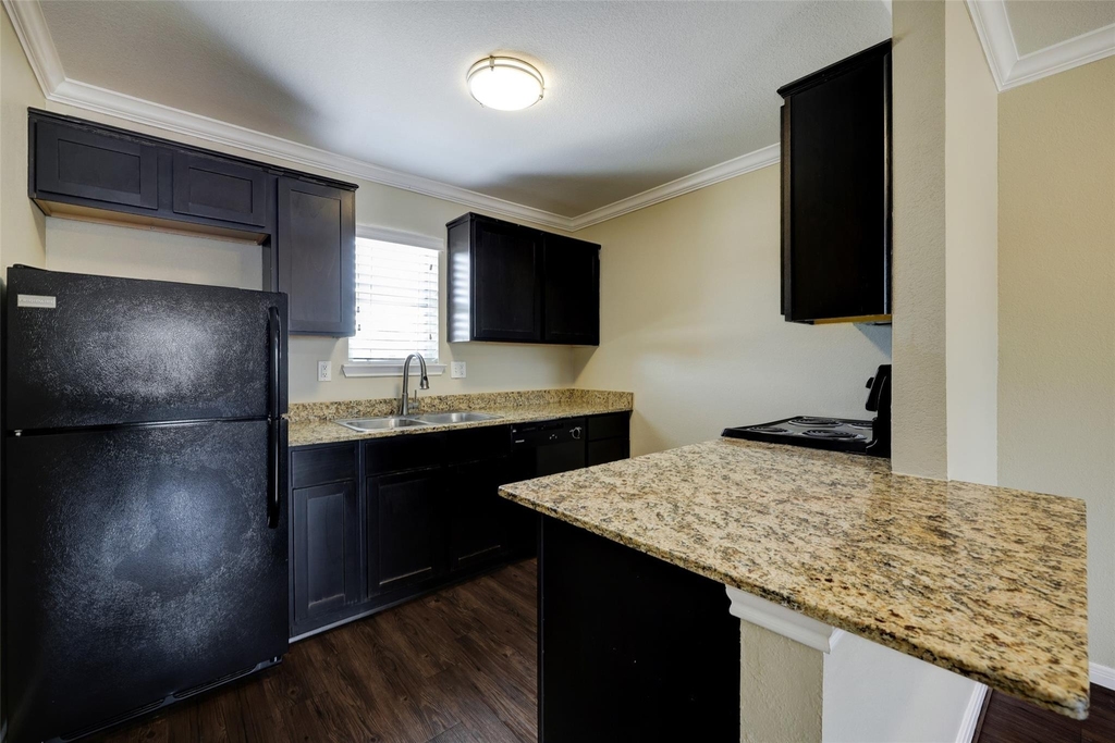 2006 W 43rd Street - Photo 6