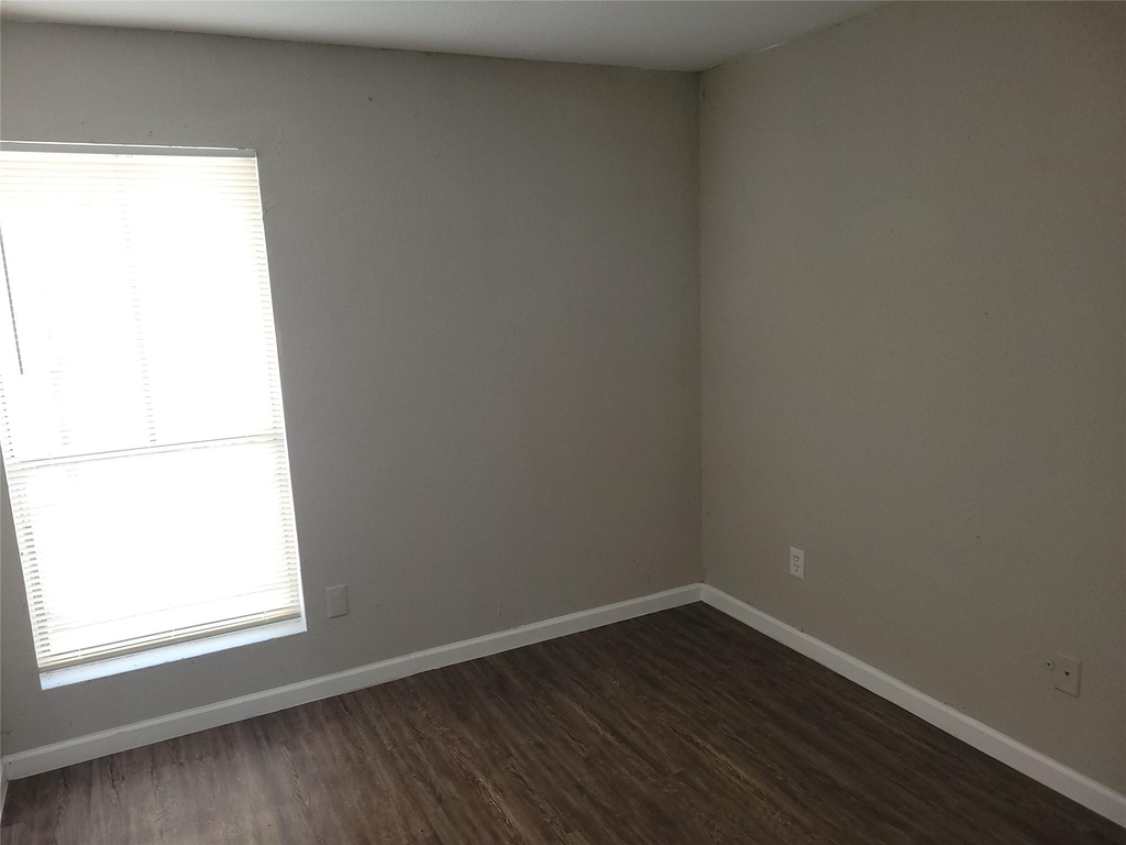7200 W T C Jester Boulevard - Photo 17