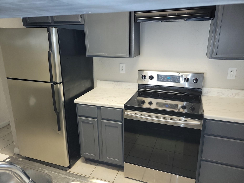 7200 W T C Jester Boulevard - Photo 3