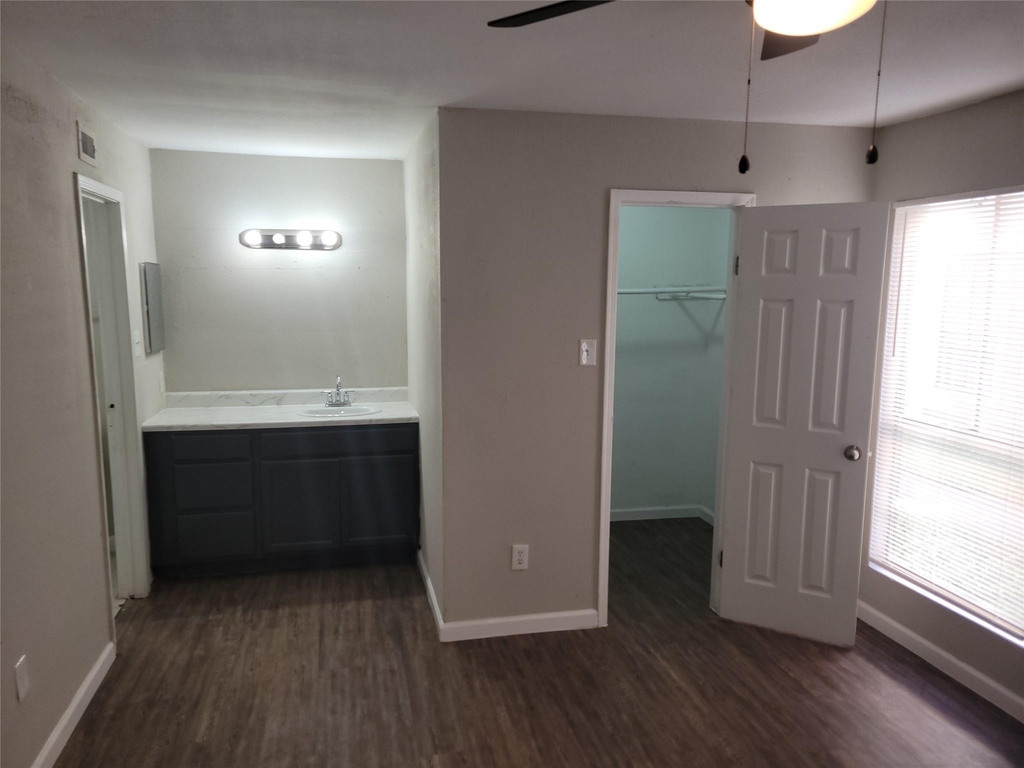 7200 W T C Jester Boulevard - Photo 12