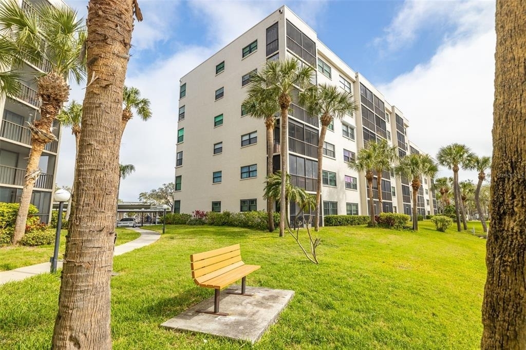 1316 Pasadena Avenue S - Photo 2