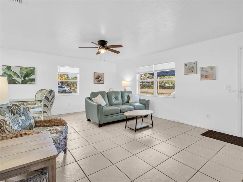 103 E Park Street - Photo 2
