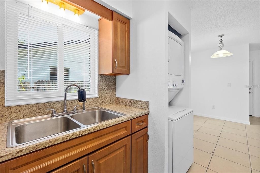 2258 S Daytona Avenue - Photo 9