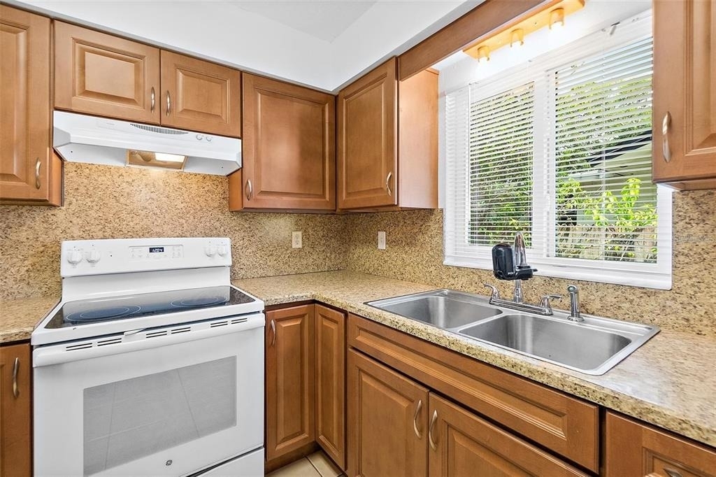 2258 S Daytona Avenue - Photo 8