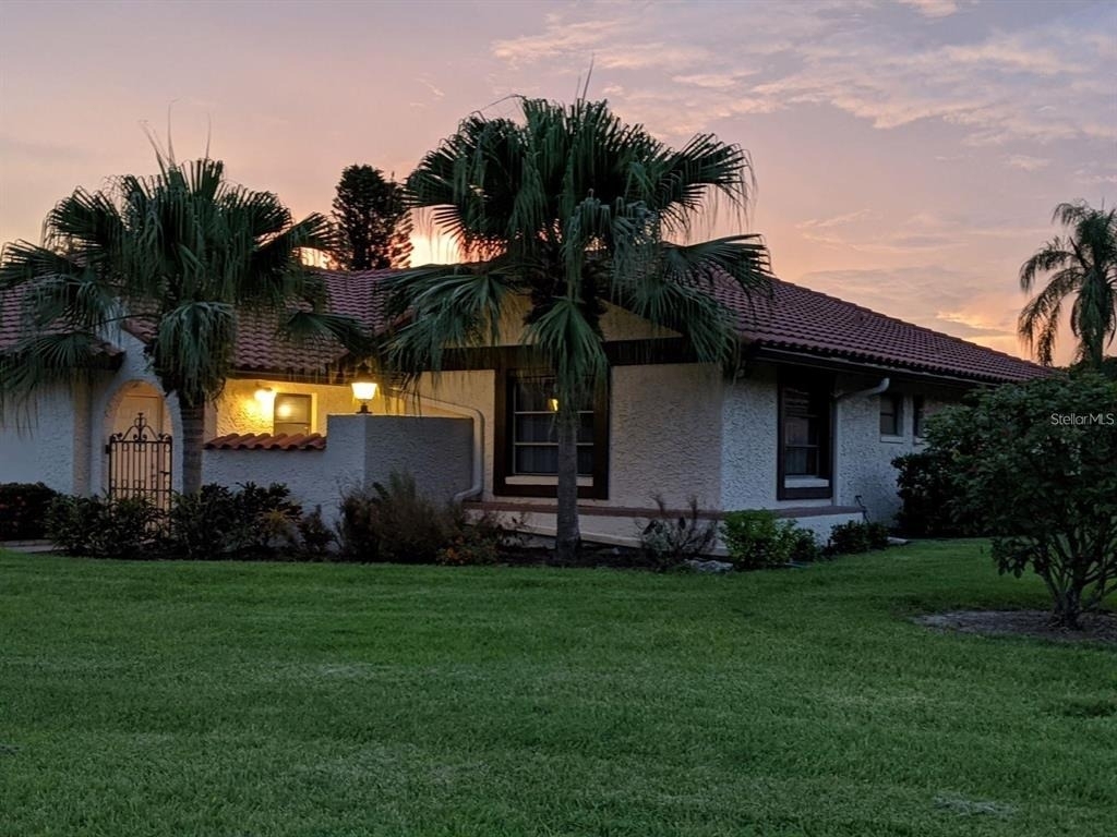 5581 Golf Pointe Drive - Photo 2