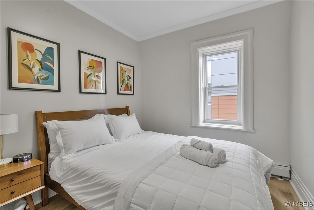 617 Niagara Street - Photo 2