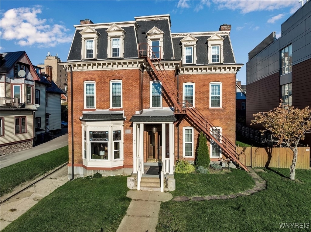 617 Niagara Street - Photo 0