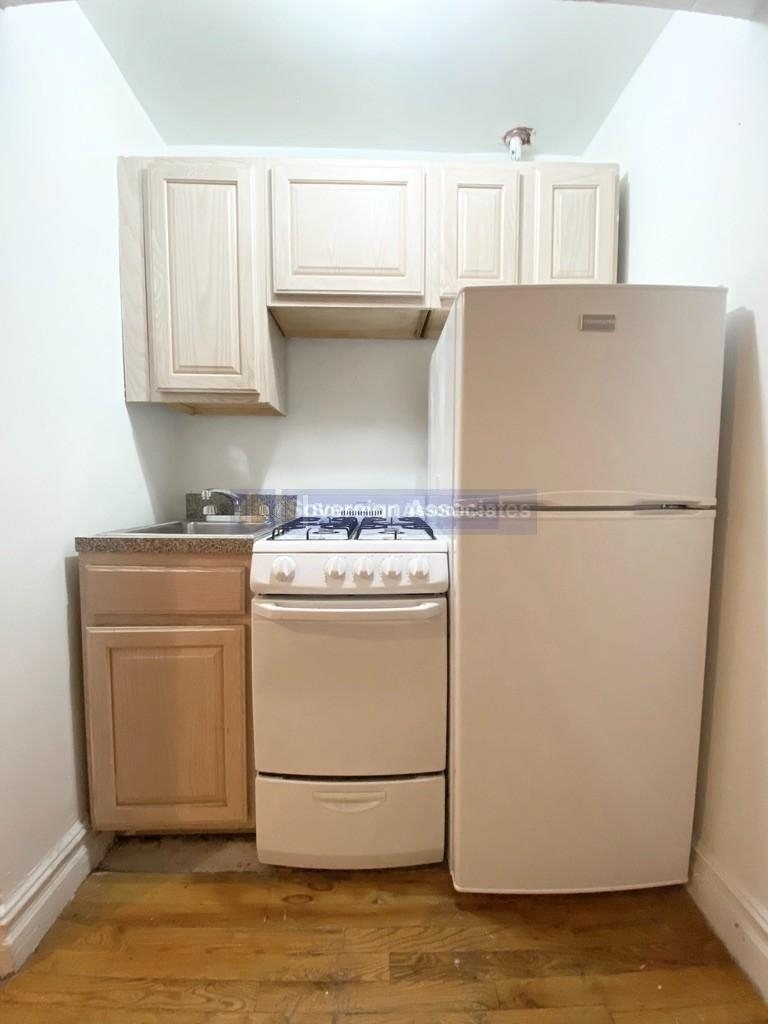 936 West End Avenue - Photo 2