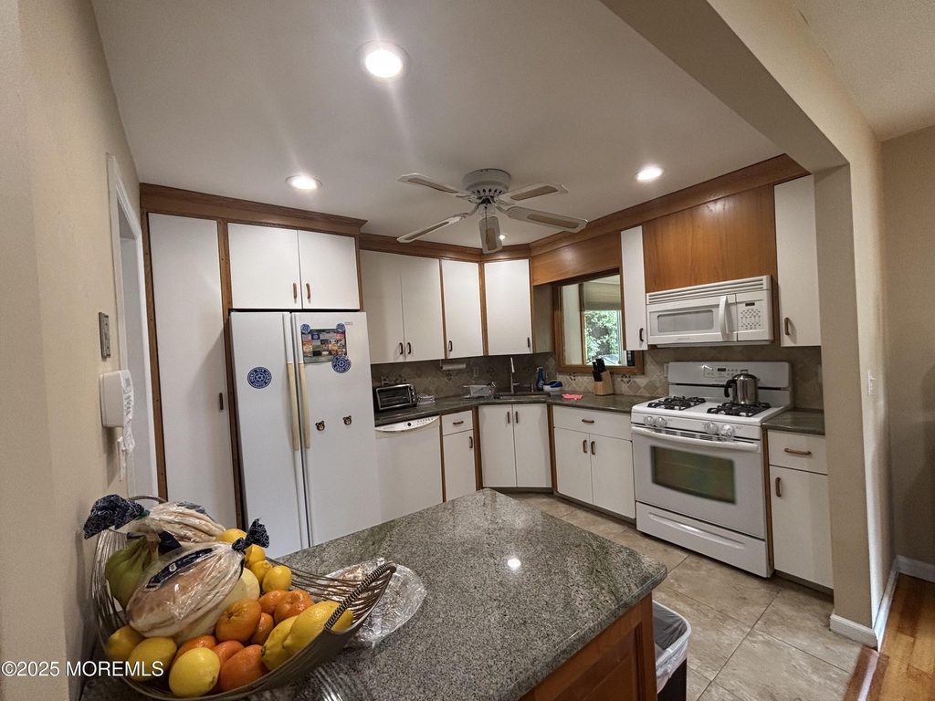 187 Elmwood Road - Photo 8