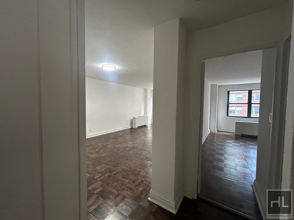 5 Avenue - Photo 1