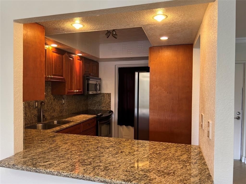 1301 E Hillsboro Boulevard - Photo 4