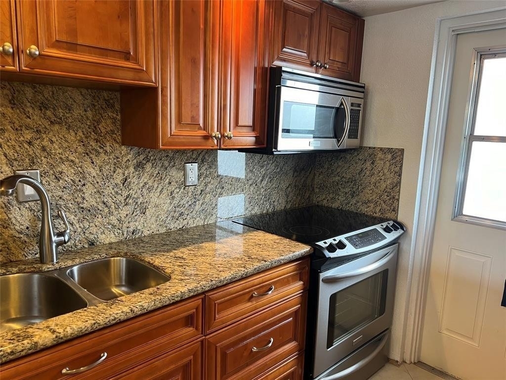 1301 E Hillsboro Boulevard - Photo 3