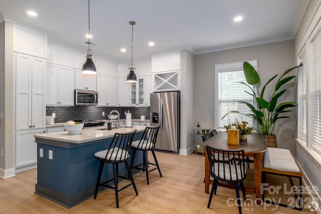 1241 Columbia Circle - Photo 3