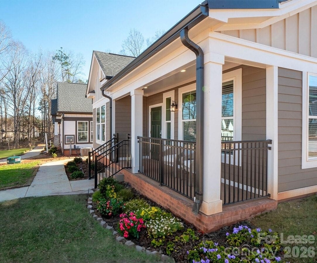 1241 Columbia Circle - Photo 2