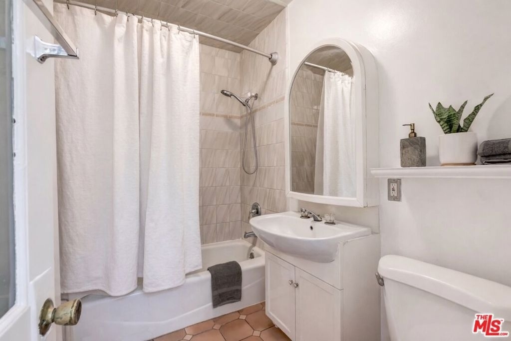 2427 N Gower Street - Photo 7