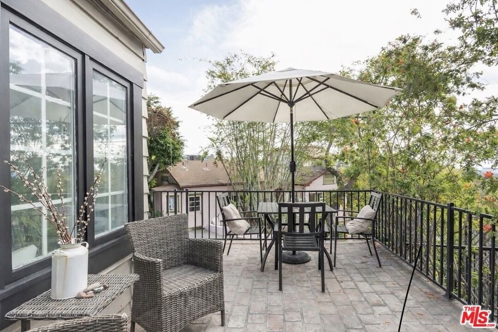 2427 N Gower Street - Photo 3