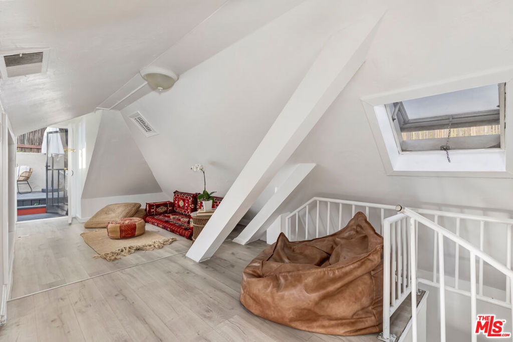 2427 N Gower Street - Photo 9