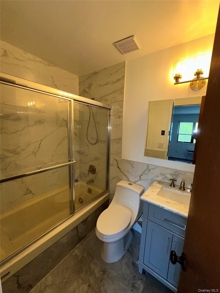 83 Manorhaven Boulevard - Photo 2