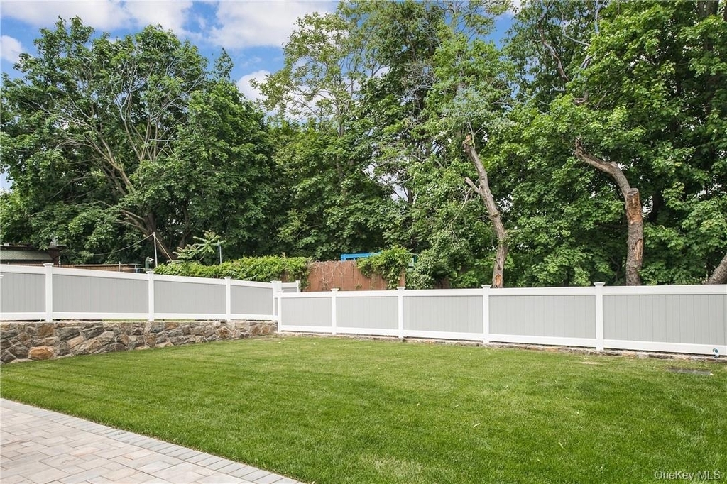 124-b Maple Avenue - Photo 22