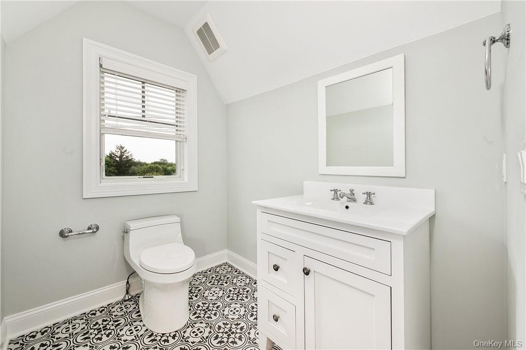 124-b Maple Avenue - Photo 16