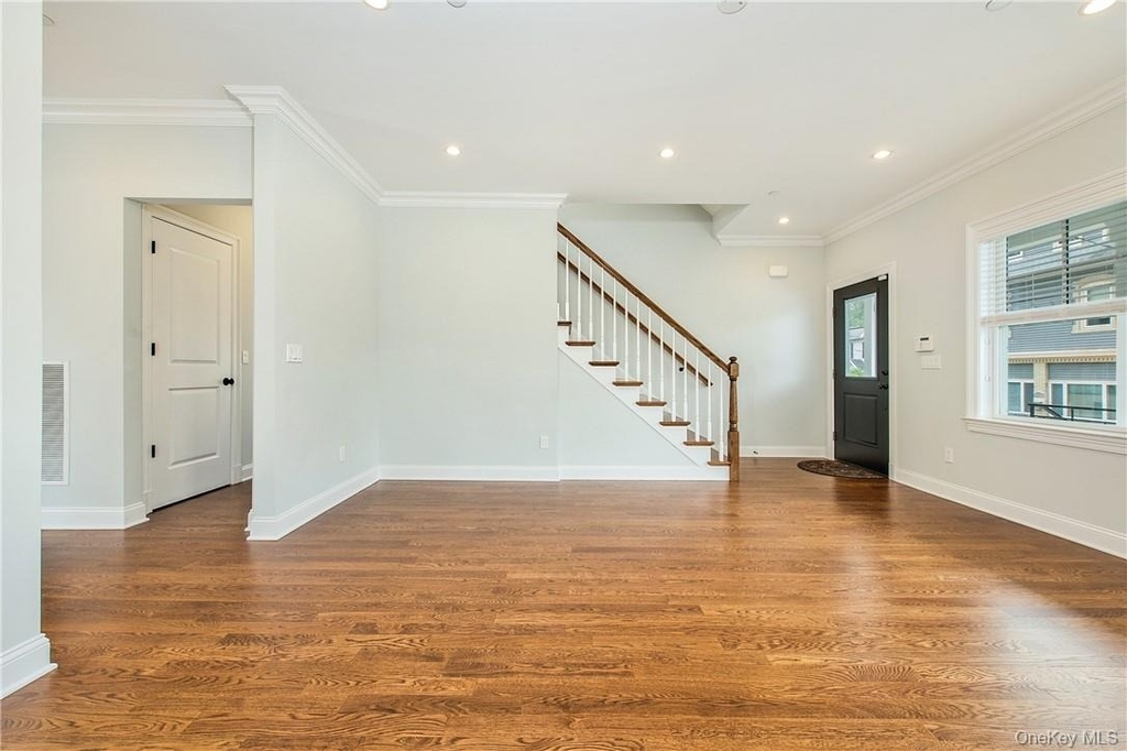 124-b Maple Avenue - Photo 2