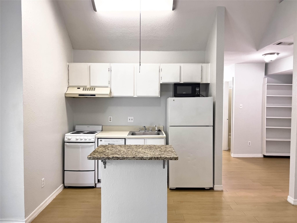513 South Park Dr - Photo 5