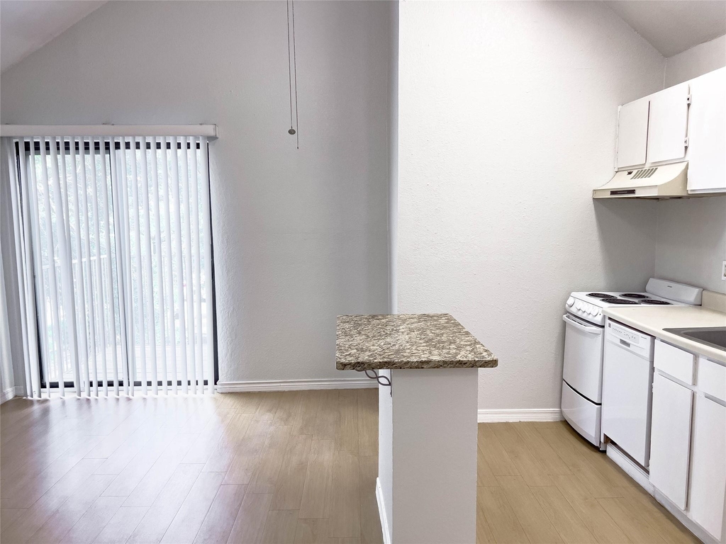 513 South Park Dr - Photo 3