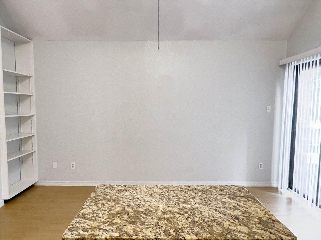 513 South Park Dr - Photo 4