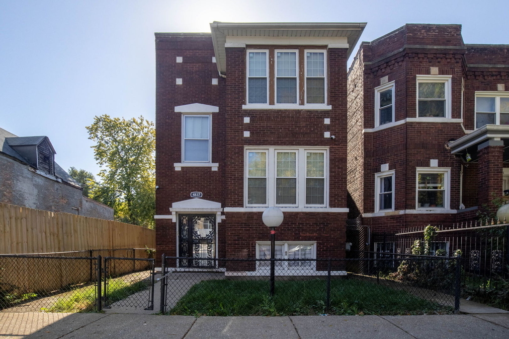 4837 W Monroe Street - Photo 0